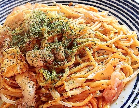 ランチの人気メニュー、キッチンじゅんの焼きそば