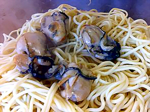 牡蠣はおいしく蒸しあげます