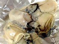 牡蠣は丁寧に焼き上げます