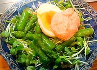 一品メニュイー、明太子とアスパラの炒め物です