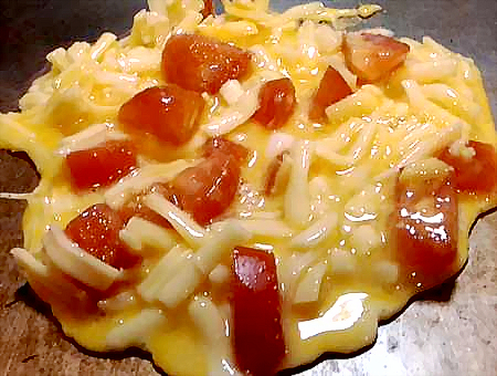 トマトとトロットロチーズが入ります