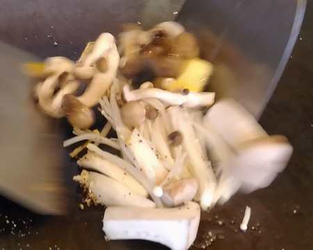 たっぷりきのこが入ります